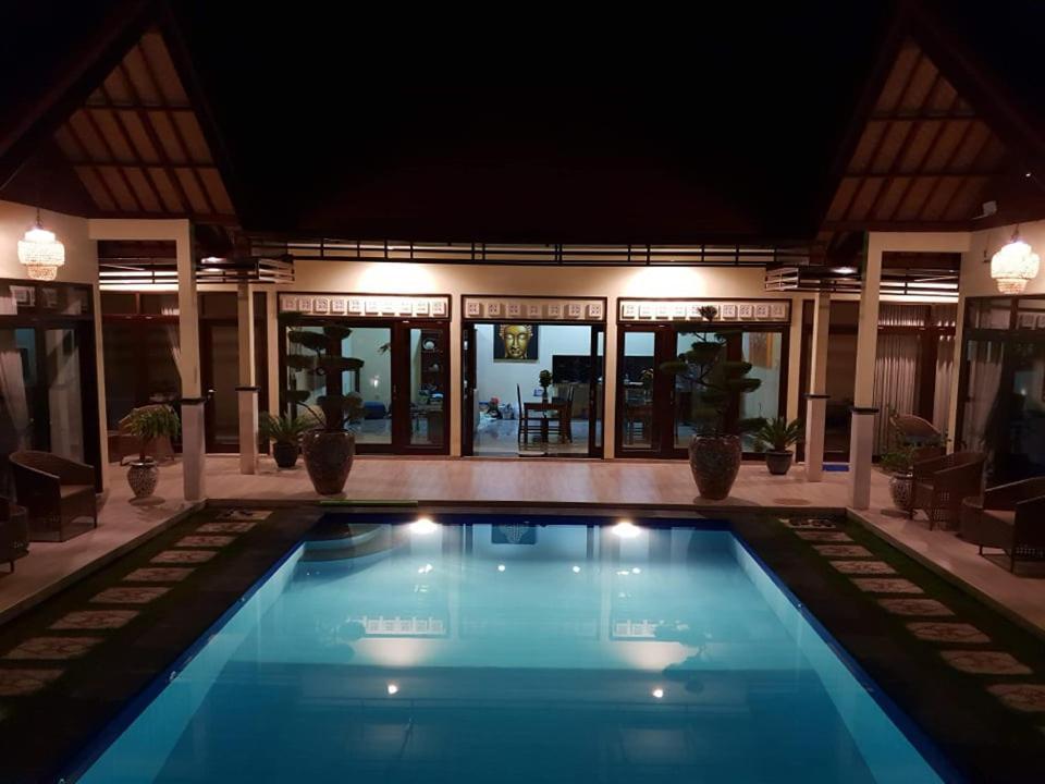Отель Mias Jungle House Ловина Экстерьер фото