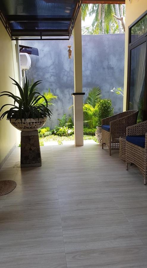 Отель Mias Jungle House Ловина Экстерьер фото