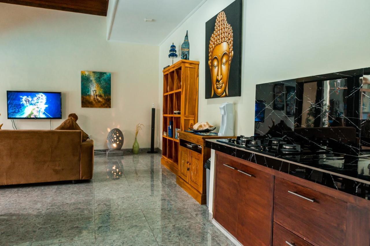Отель Mias Jungle House Ловина Экстерьер фото